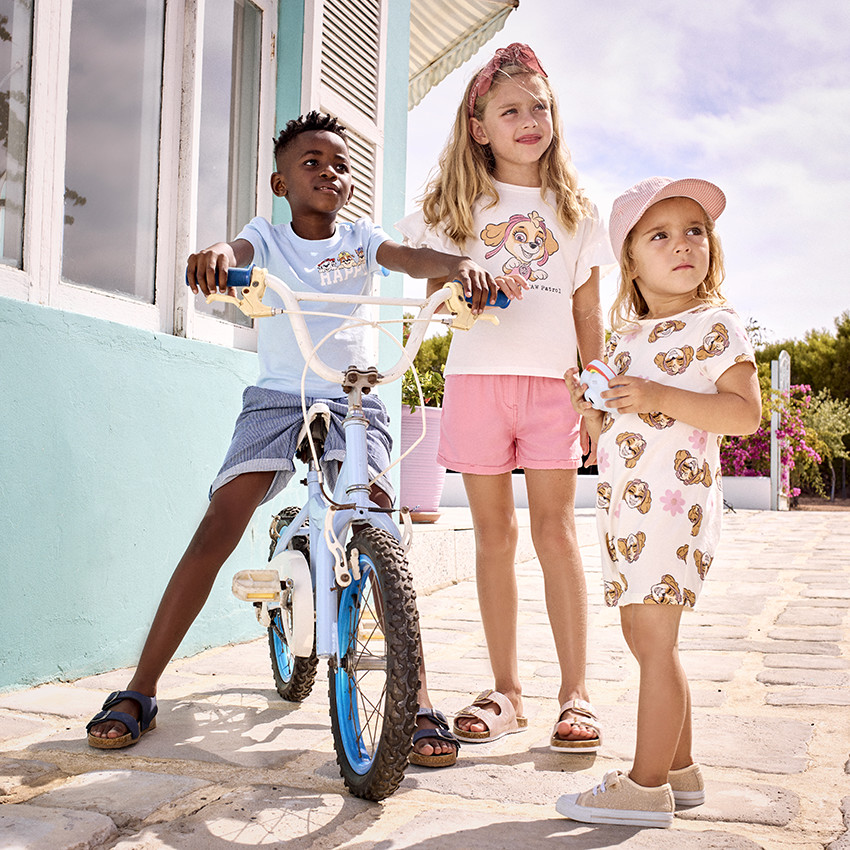 Bermudas de fantasía a rayas finas para niño 