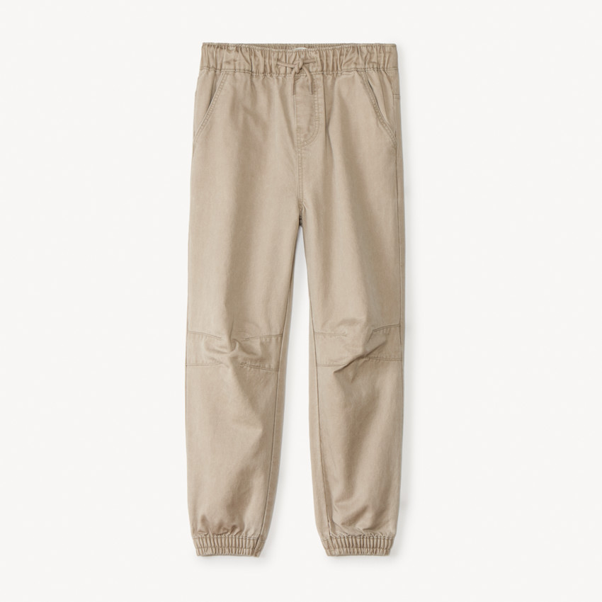 Pantalón jogger de tela lisa para niño 