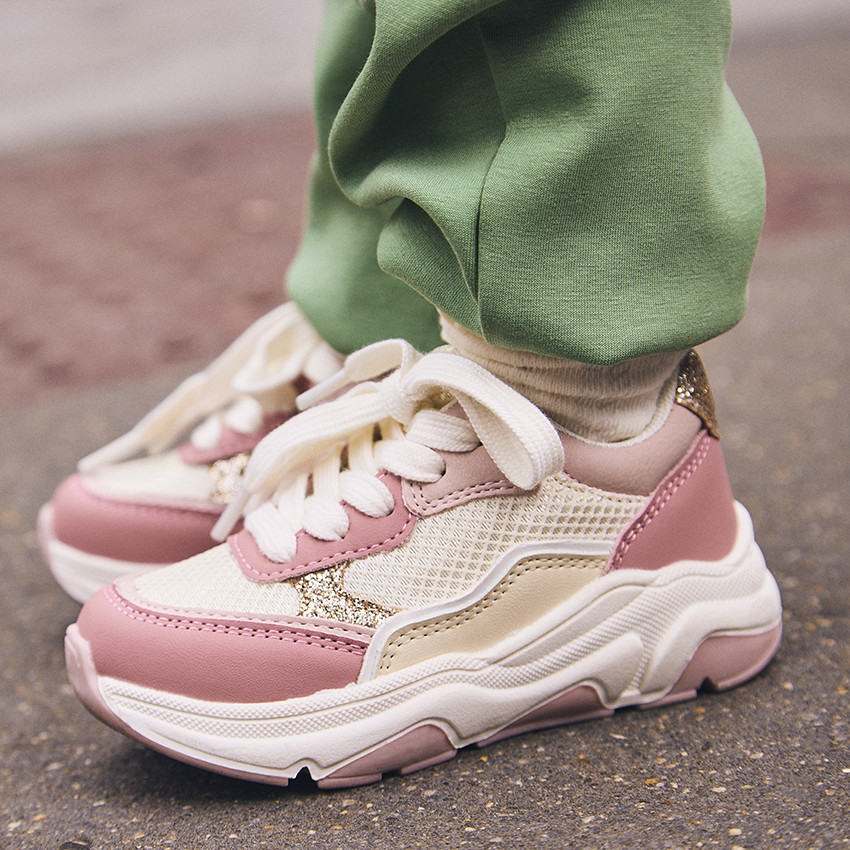 Zapatillas tipo sneakers con aplicaciones de purpurina para niña 