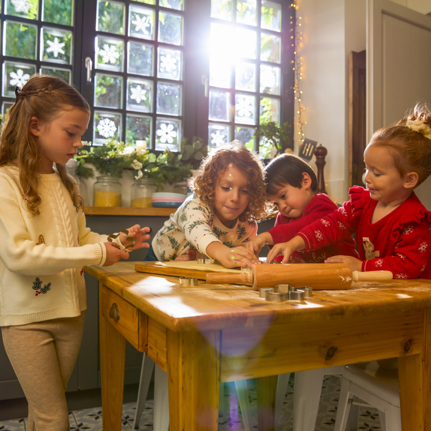 Pull manches longues en tricot fantaisie et broderie Noël pour fille  