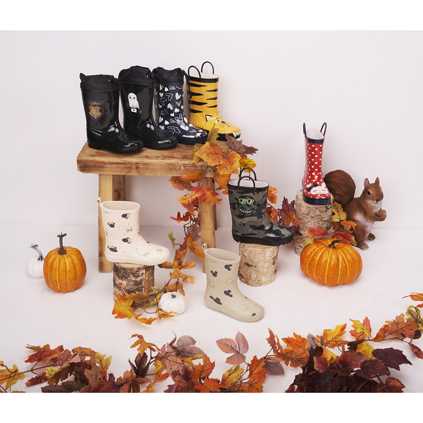 Botas de agua de caucho con parte superior impermeable y estampado de corazones para niña 