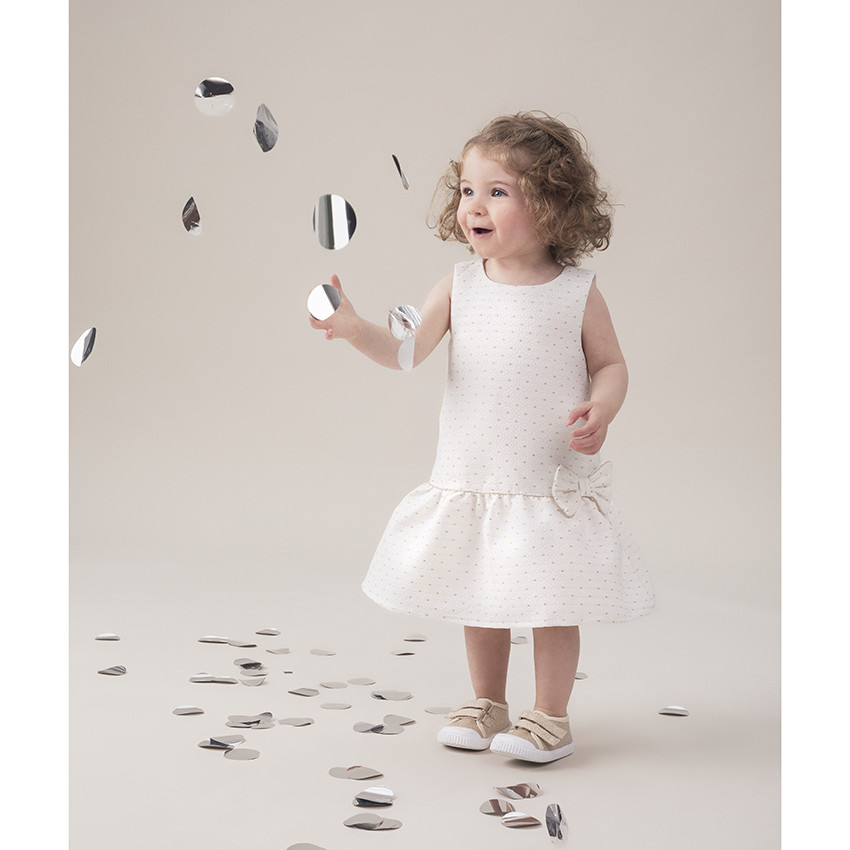 Vestidos sin mangas con lunares dorados y lazo 