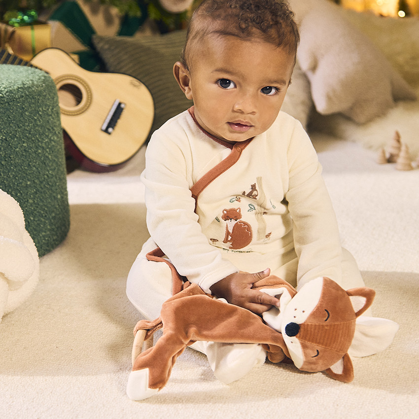 Pelele de terciopelo + doudou zorro a juego con aberturas diferentes según la edad 