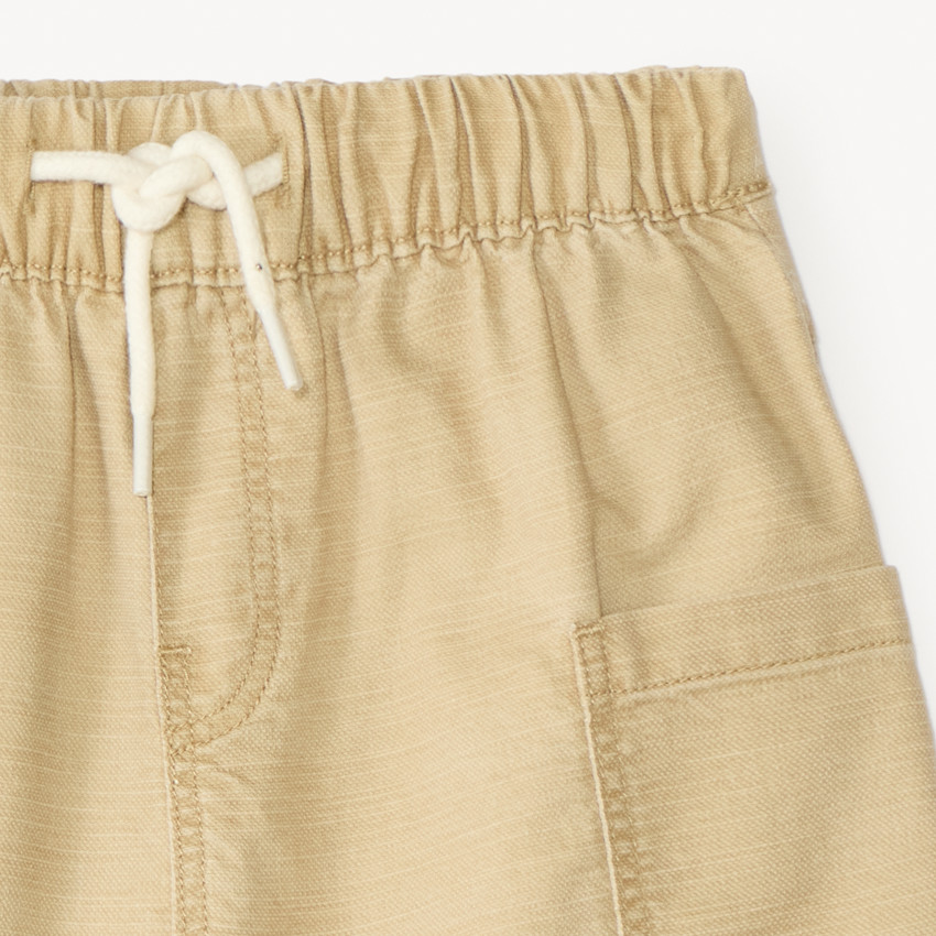 Bermudas lisas con bolsillos de carpintero para niño 