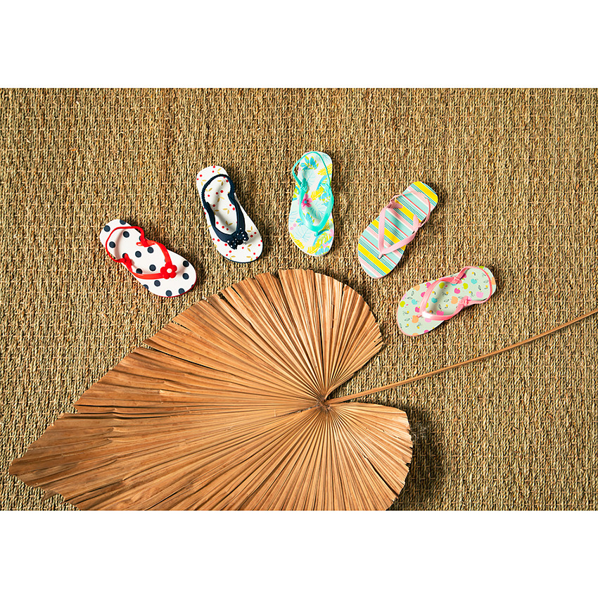 Tongs a rayas multicolores para niña con tira según la edad  Additional Tongs a rayas multicolores para niña con tira según la edad