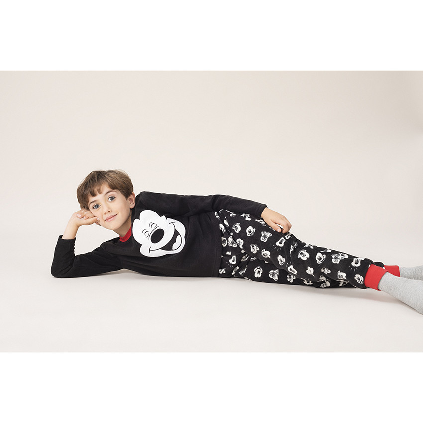 Pijama de polar con dibujo de Mickey y toques rojos 