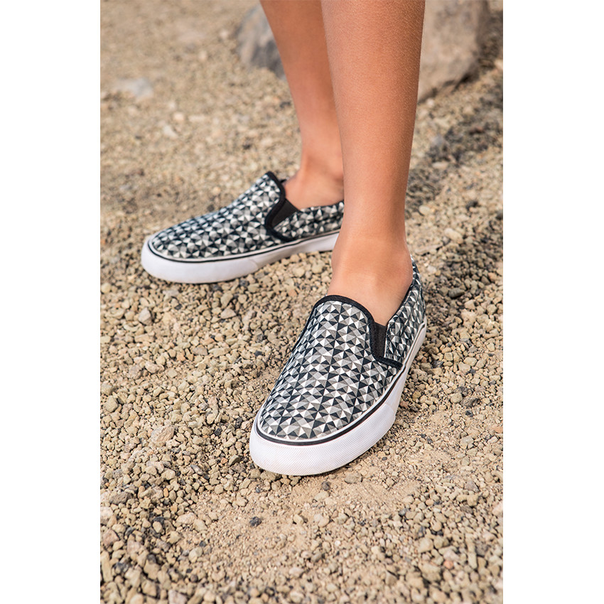 Baskets basses élastiquées en toile motif graphique 