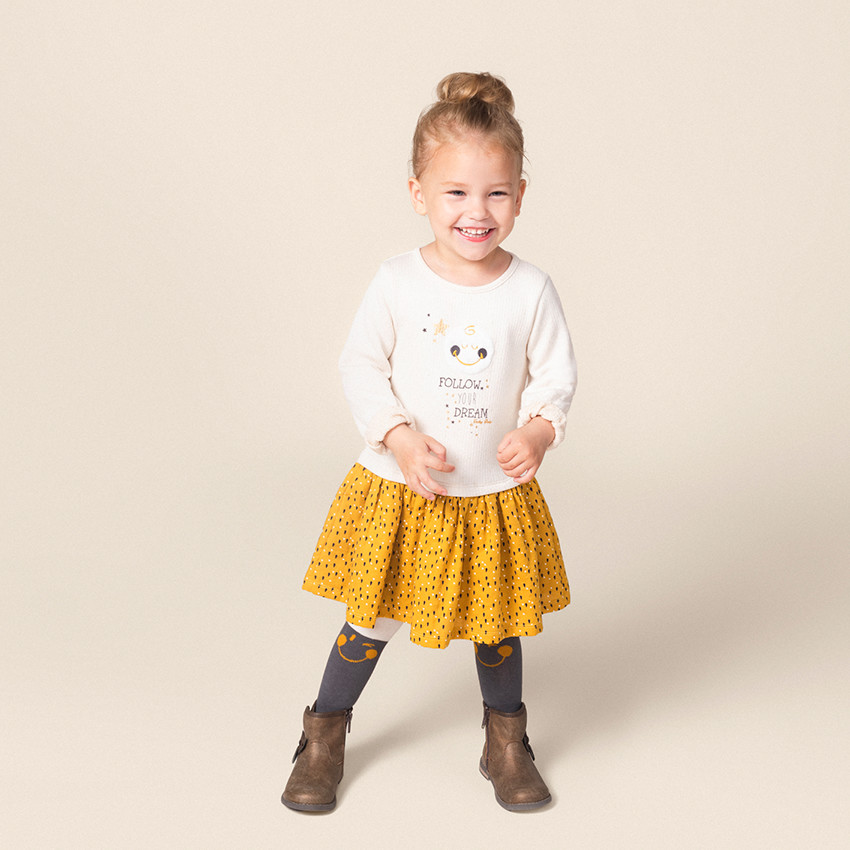 Vestido con manga larga y efecto 2 en 1 con parche de Smiley y bajo con volantes estampado 