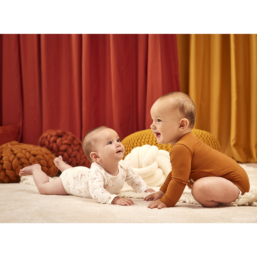 Pack de 7 bodies de manga larga para bebé niña. 