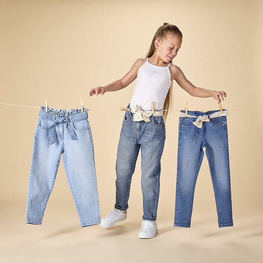 Jean en denim coupe mom fit avec ceinture foulard fantaisie pour fille Orchestra
