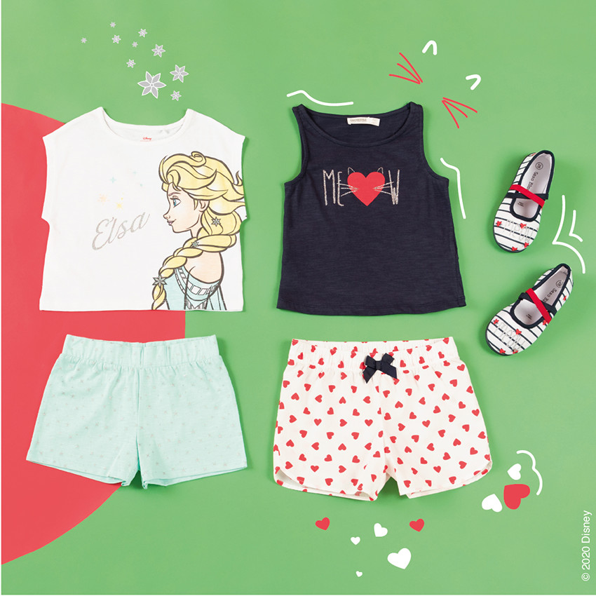 Zapatillas bajas de punto con rayas y corazones que contrastan 