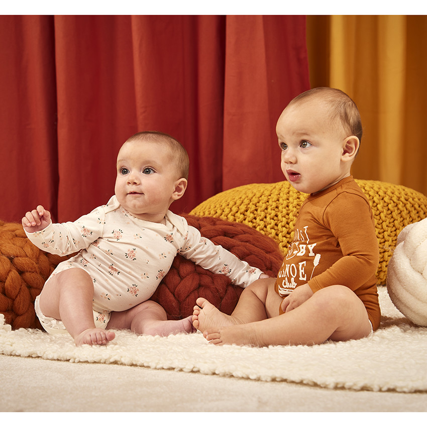 Pack de 7 bodies de manga larga para bebé niña. 