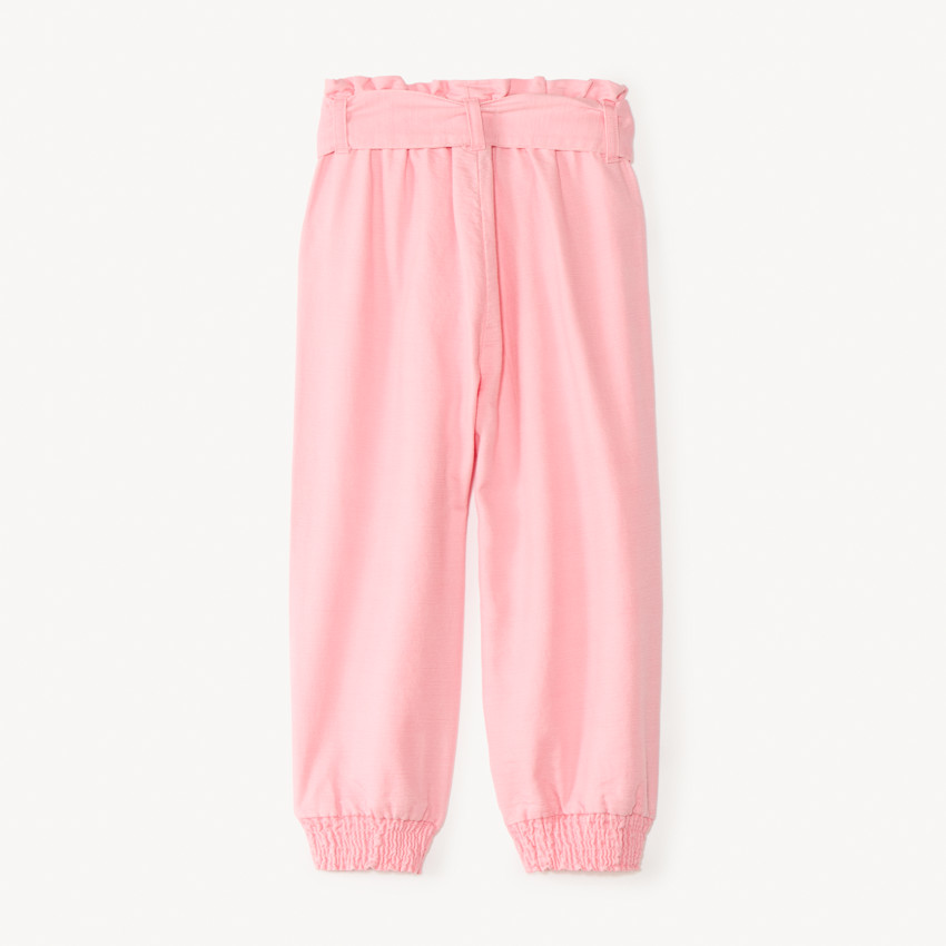 Pantalón corto de tela lisa con cinturón para niña 