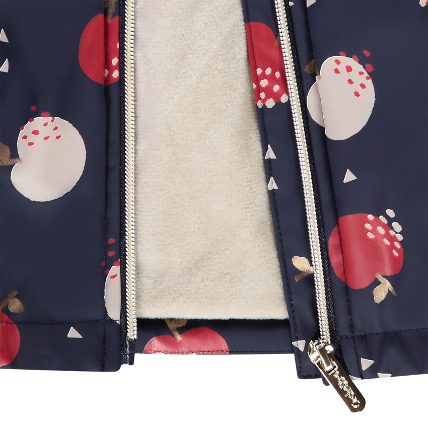 Parka gomme à capuche imprimé pommes pour bébé fille Main Parka gomme à capuche imprimé pommes pour bébé fille
