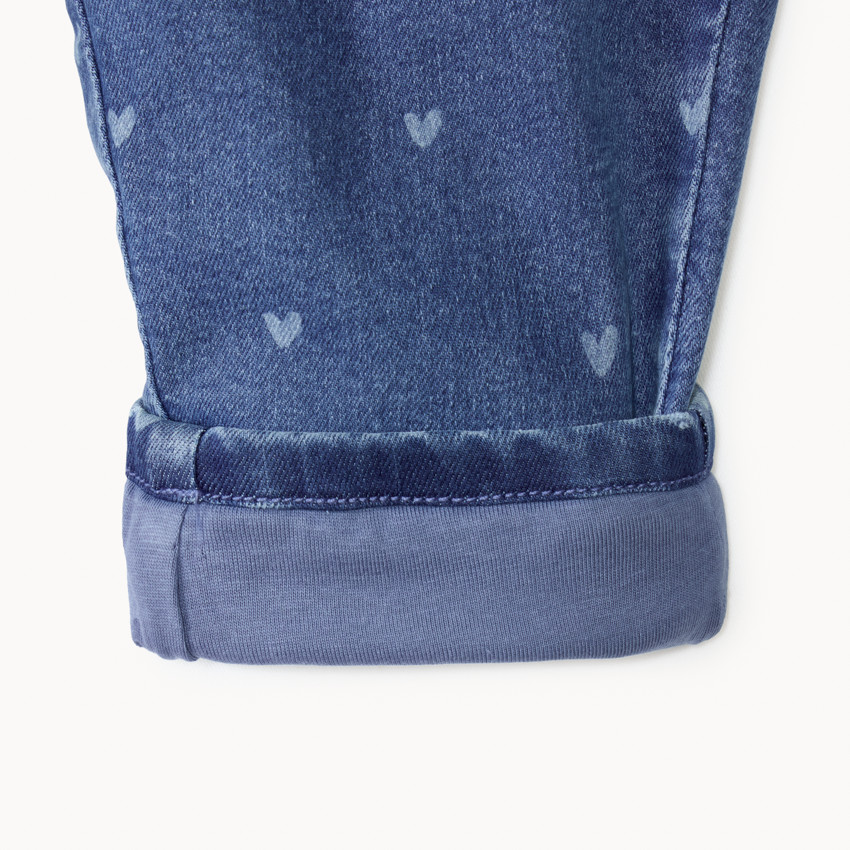 Jean barrel bebé niña estampado corazones 