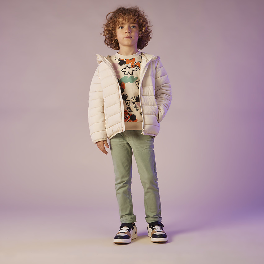 Pantalón slim liso efecto arrugado para niño 