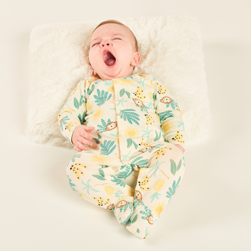 Lote de 3 pijamas estampados para bebé niño - con aperturas diferentes según la edad. 