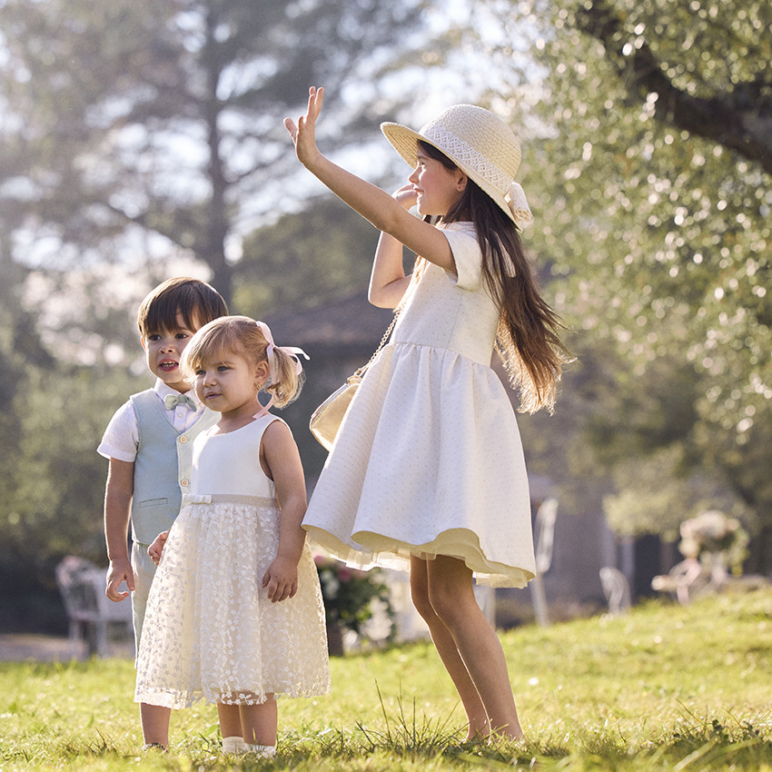 Vestido de ceremonia bimaterial con espalda calada en forma de corazón para niña bebé 
