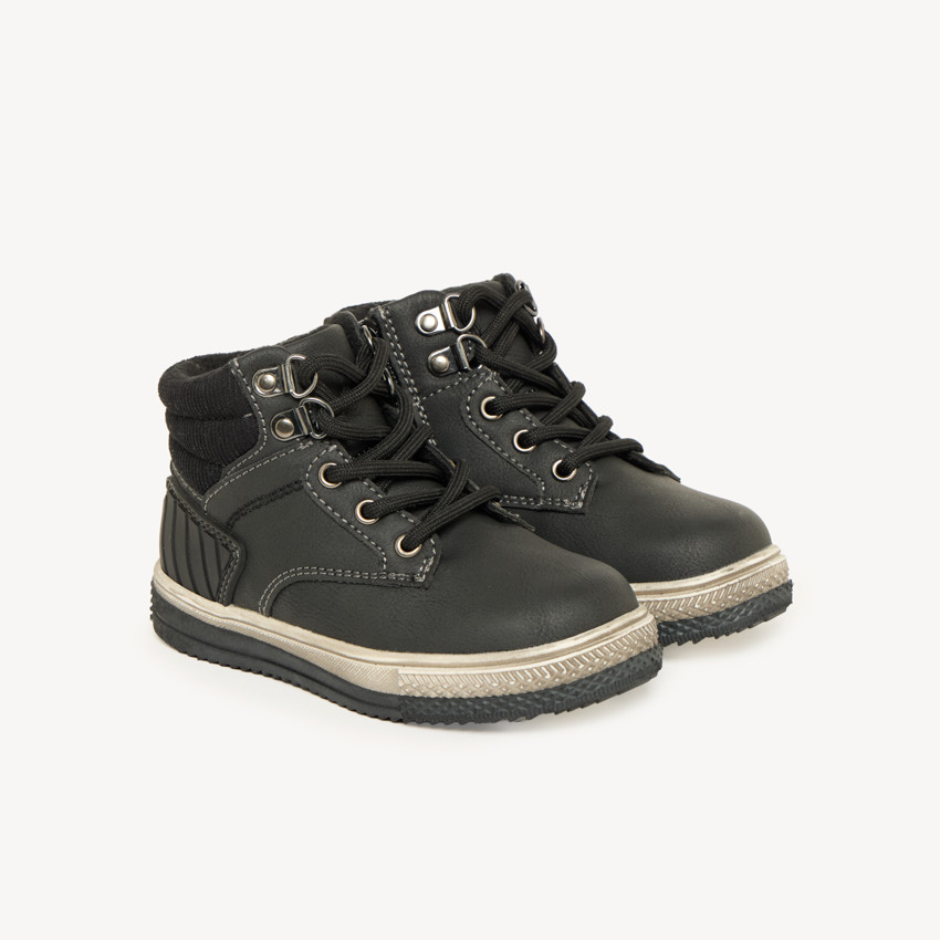 Botines para niño con forro caliente, cordones y cremallera. 