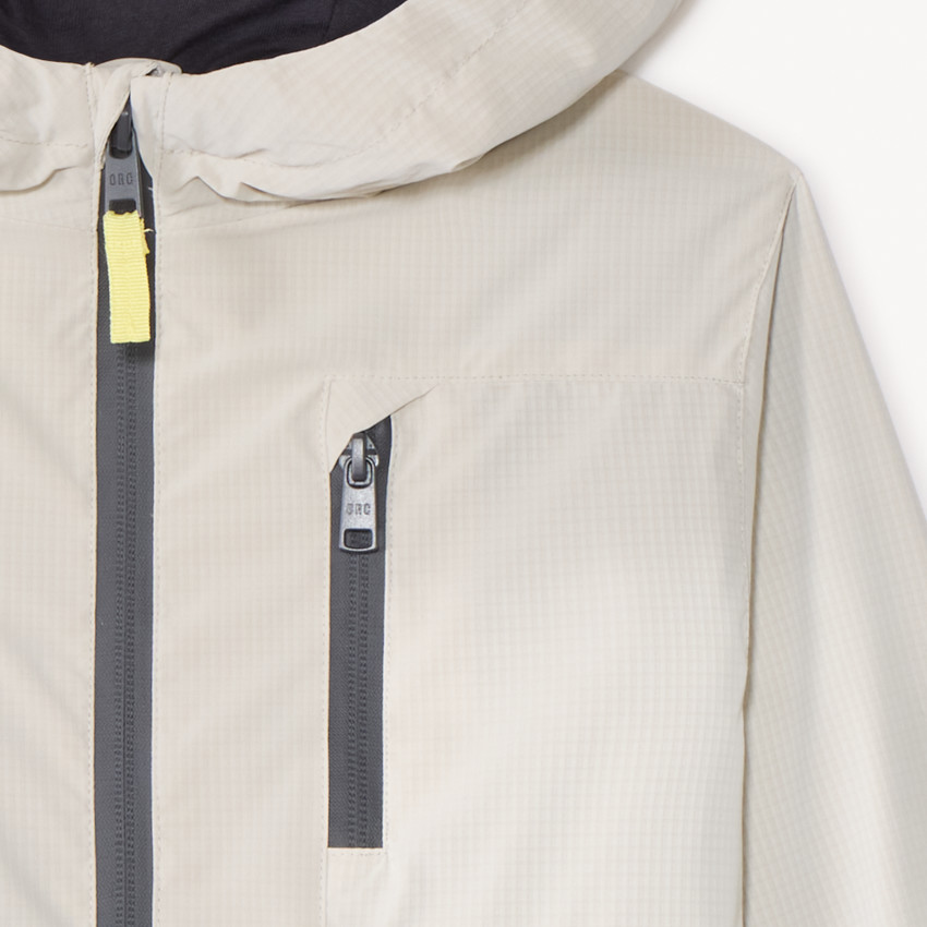 Cortavientos con capucha efecto color block para niño 