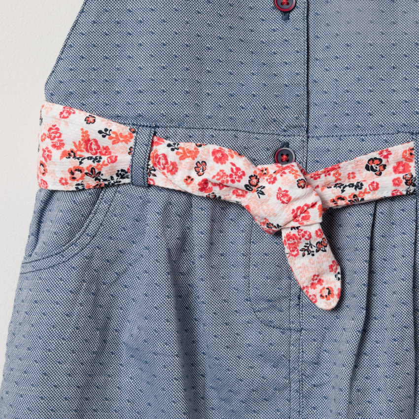 Robe sans manches effet plumetis à ceinture imprimée fleurs 