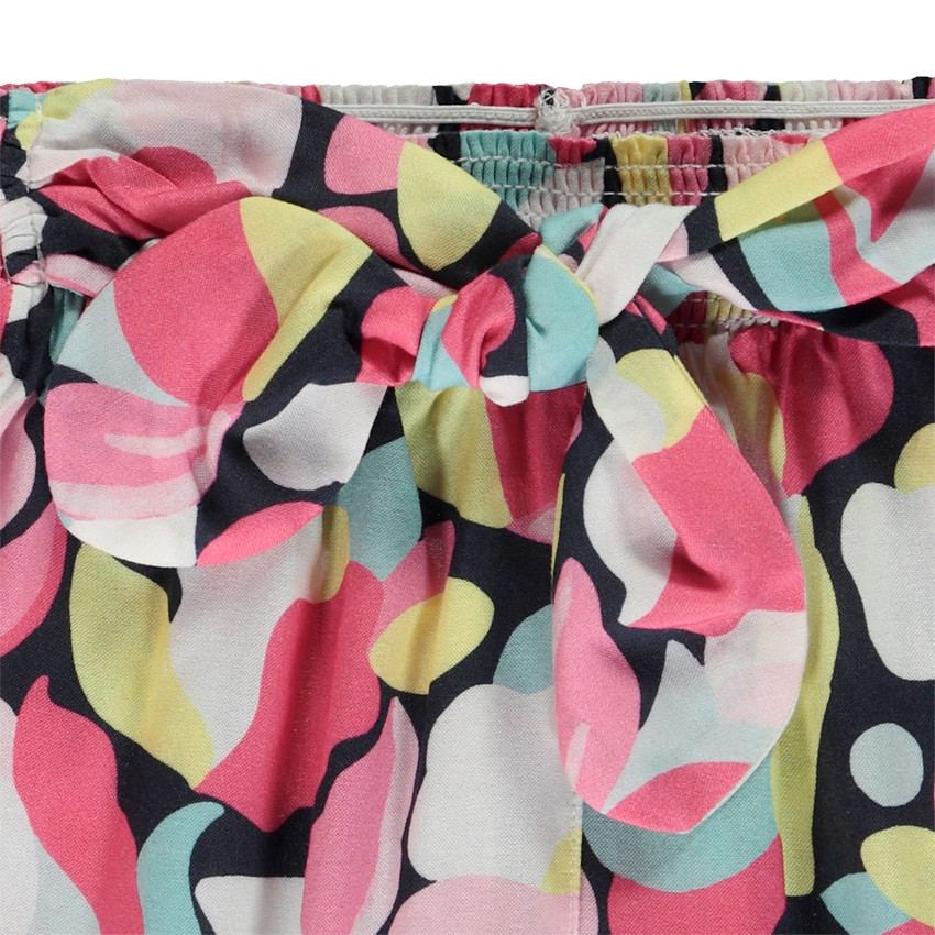 Pantacourt fluido para anudar con estampado fantasía para niña 