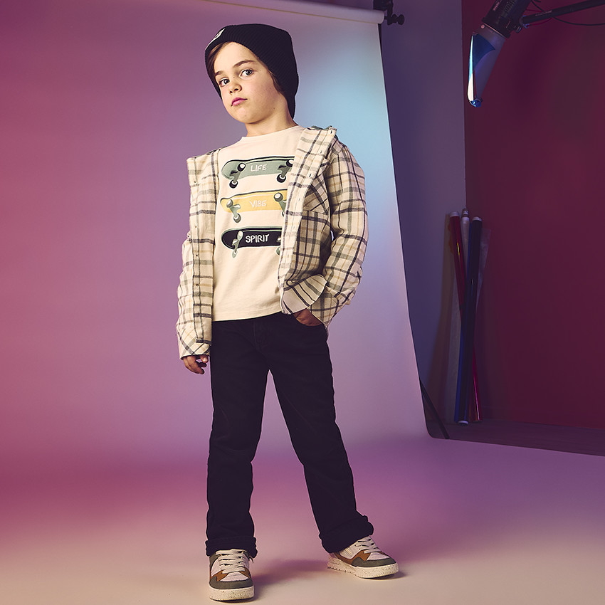 Gorro con etiqueta skate para niño 