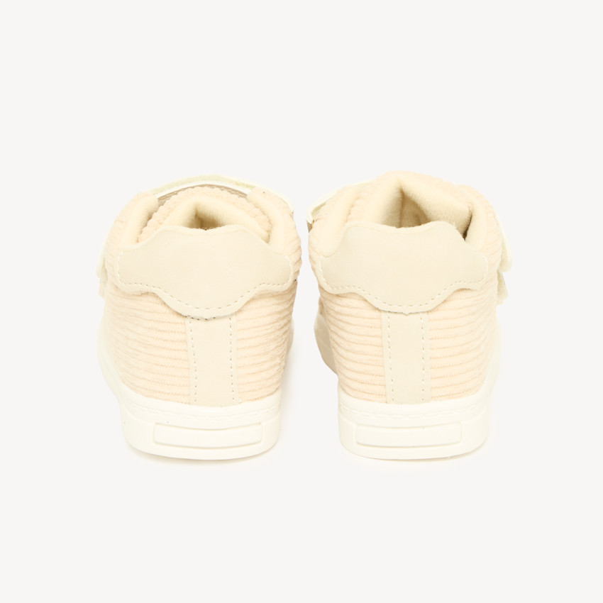 Zapatillas de efecto de terciopelo de tres velcros para niña bebé 