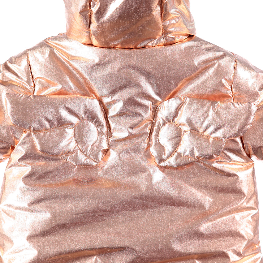 Buzo con forro de borreguito y efecto metálico rosa 