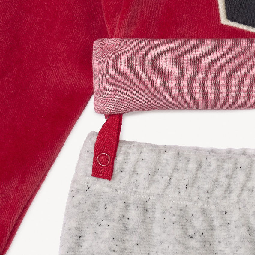 Conjunto de pijama de Batman Warner para bebé niño con acabados diferentes según la edad. 