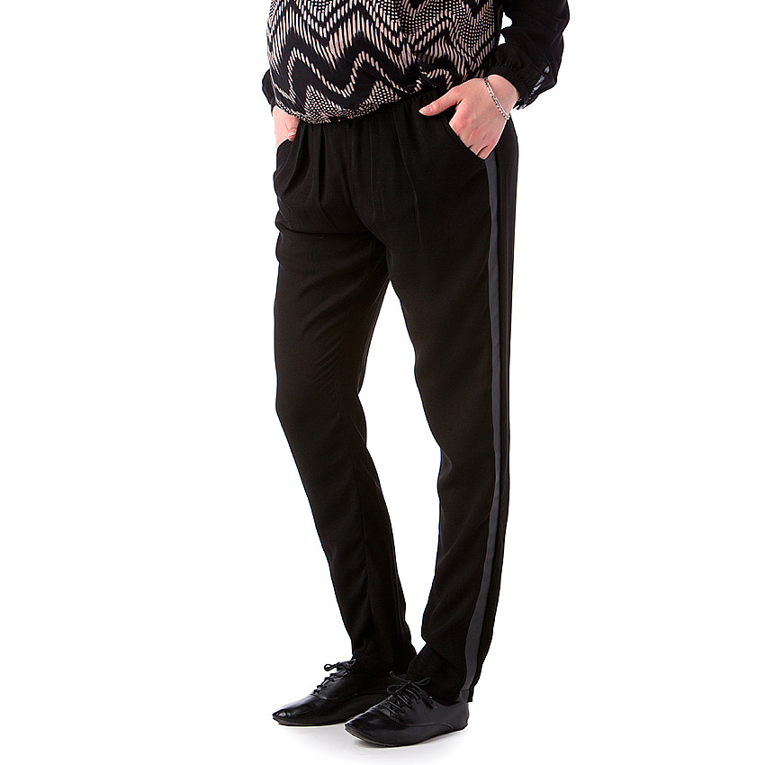 Pantalón de premamá con detalles de cuero de imitación  Additional Pantalón de premamá con detalles de cuero de imitación