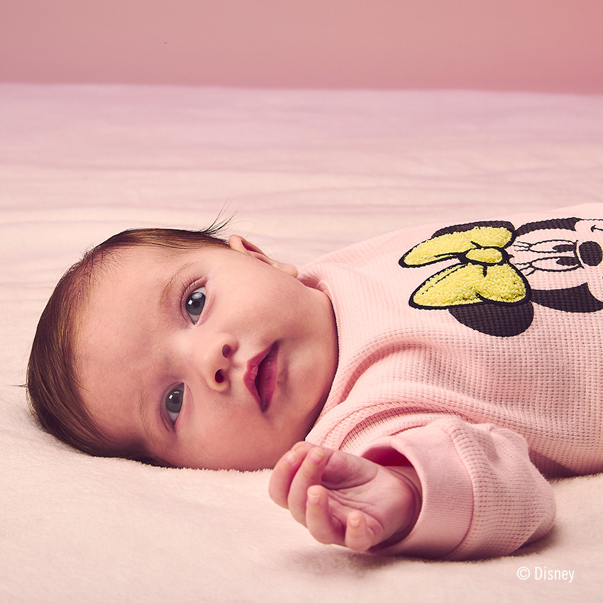 Conjunto de chándal de punto de abeja Minnie Disney para bebé niña  Additional Conjunto de chándal de punto de abeja Minnie Disney para bebé niña