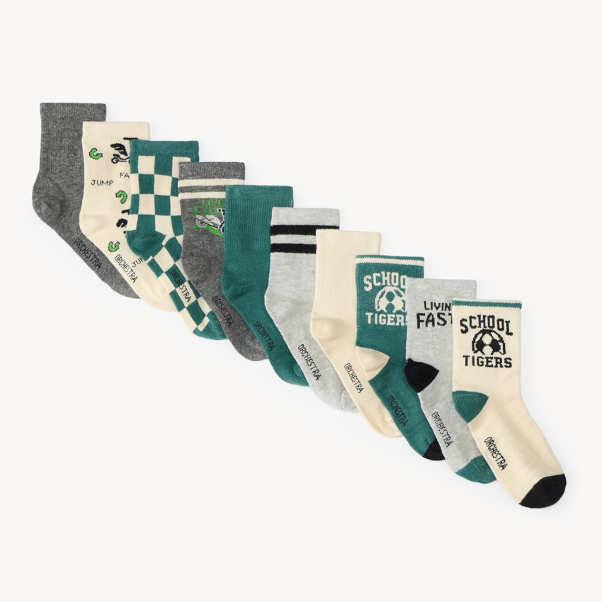 Lote de 10 pares de calcetines para niño con motivo deportivo. 