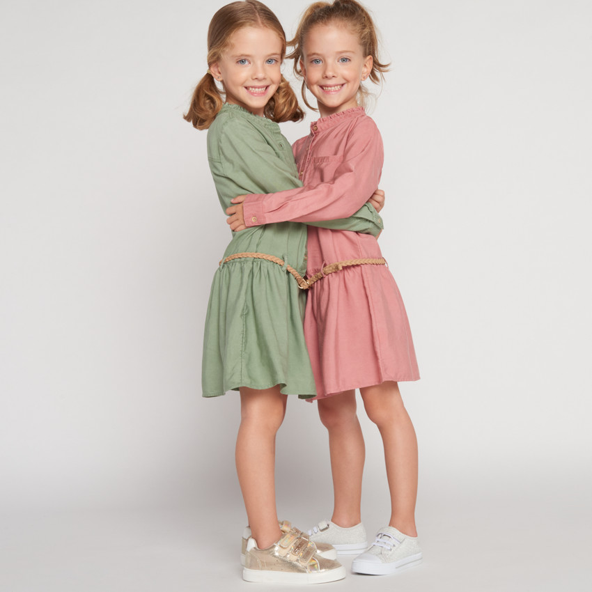 Vestido de manga larga estilo camisa con cinturón trenzado para niña 