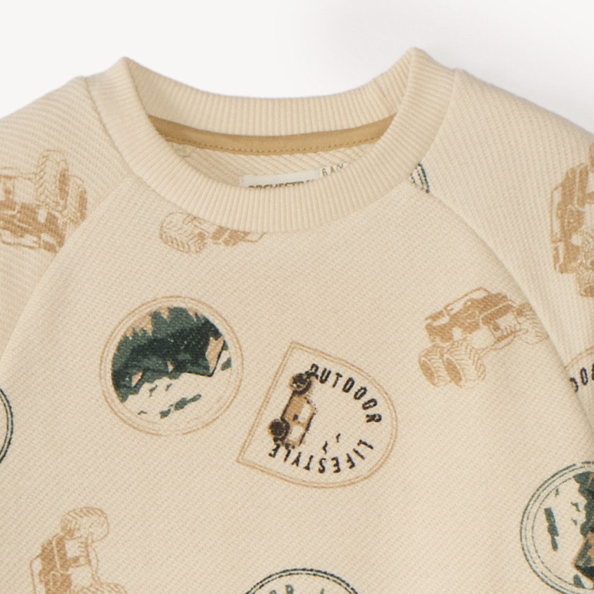 Conjunto de chándal niño con sudadera de corte oversized y estampado de sellos. 