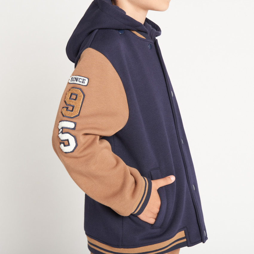 Chaqueta con capucha y cuello teddy con forro niño 