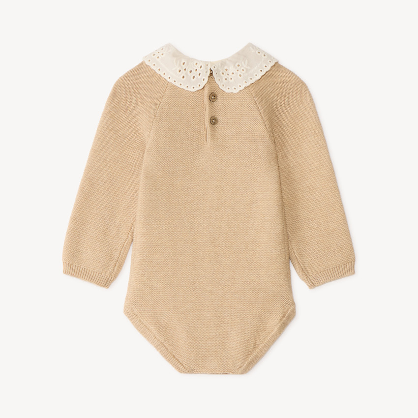 Conjunto de mono con cuello de bebé para niña. 