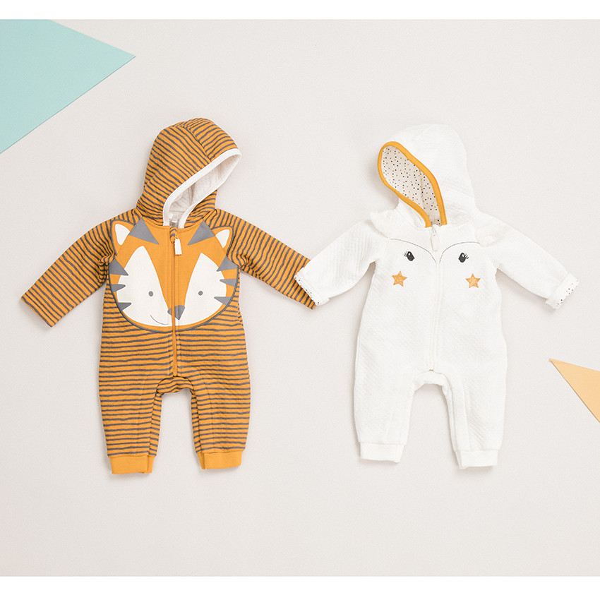 Mono largo con capucha de pelo falso  Additional Mono largo con capucha de pelo falso