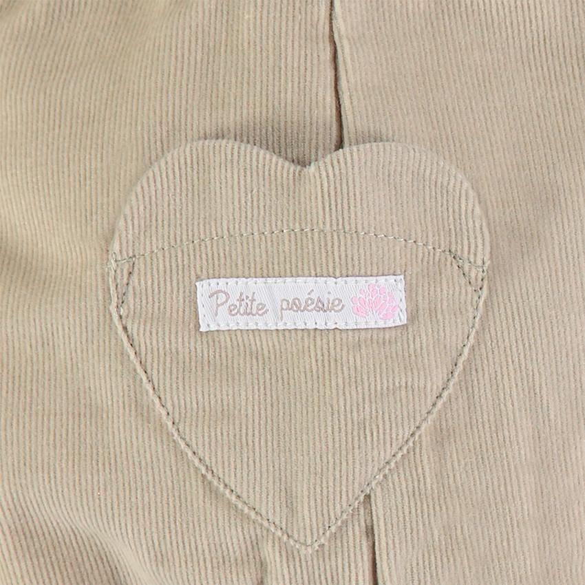 Pantalón corto de pana con bolsillos en forma de corazón 
