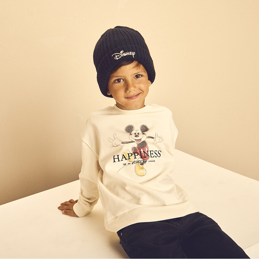 Gorro de punto con bordado y orejas 3D de Disney para niño 