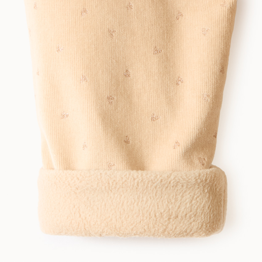 Pantalón de terciopelo con forro e estampado de corazones para bebé niña 