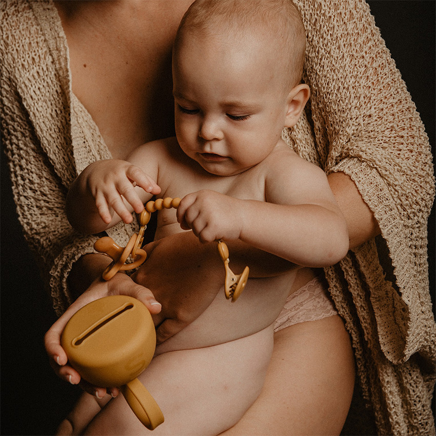 Boîte pour sucettes Colour Essence en silicone Moutarde  Additional Boîte pour sucettes Colour Essence en silicone Moutarde