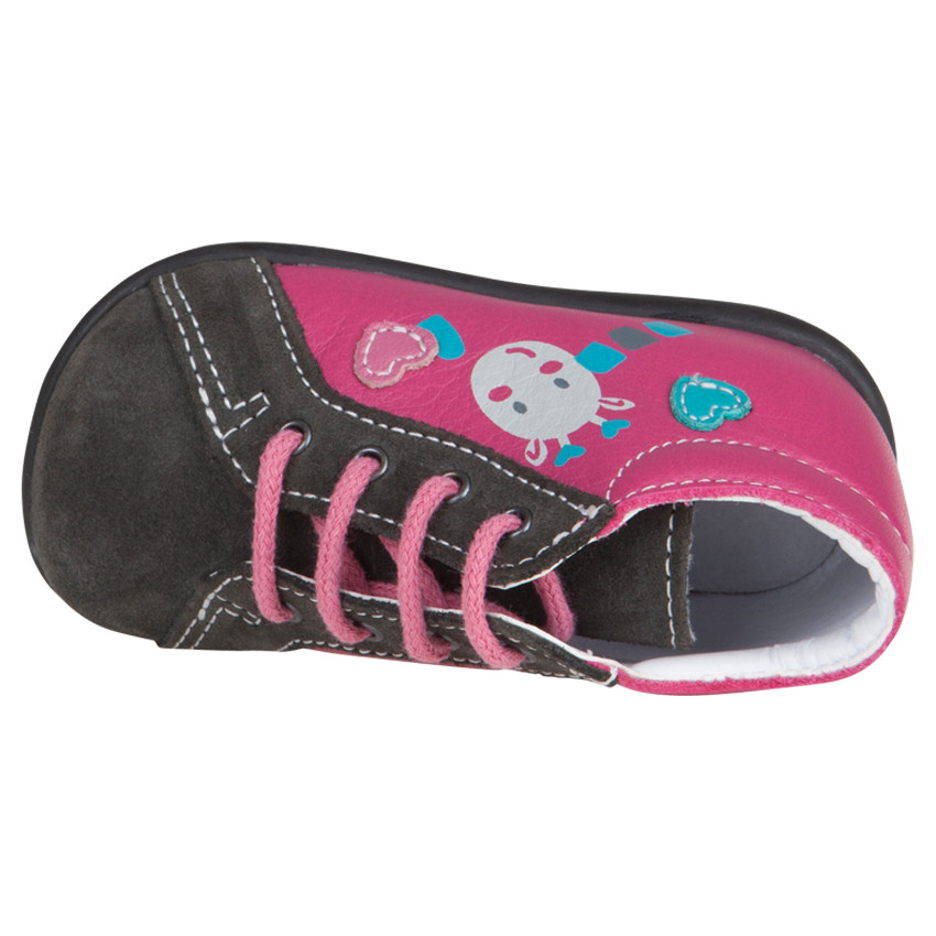 Botas bajas de cuero con impresos con fantasía con detalles con corazon 