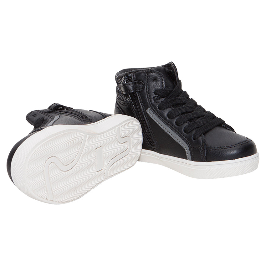 Zapatillas subidas con cordones y tirilla con chevrones 