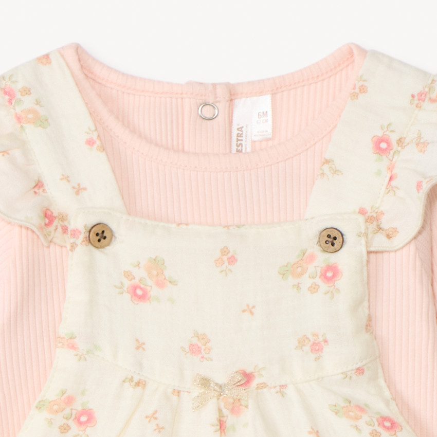 Ensemble salopette fleurie + t-shirt manches longues pour bébé fille 
