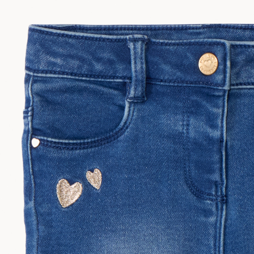Jeans slim bordados corazones dorados para bebé niña 