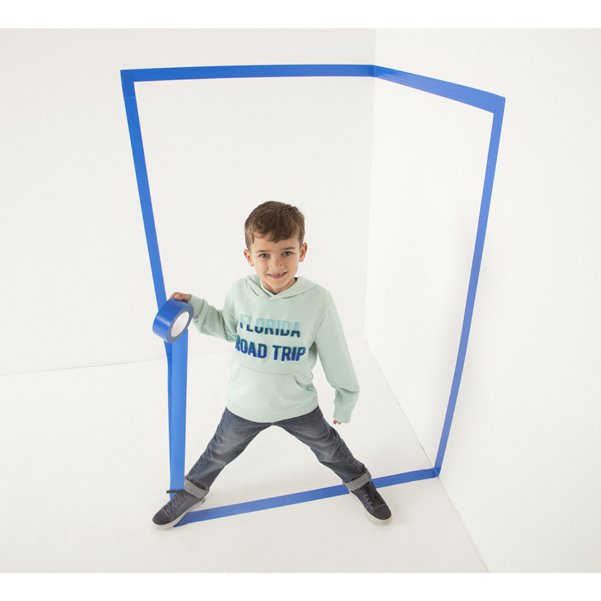 Jeans efecto desgastado y arrugado corte recto niño. 