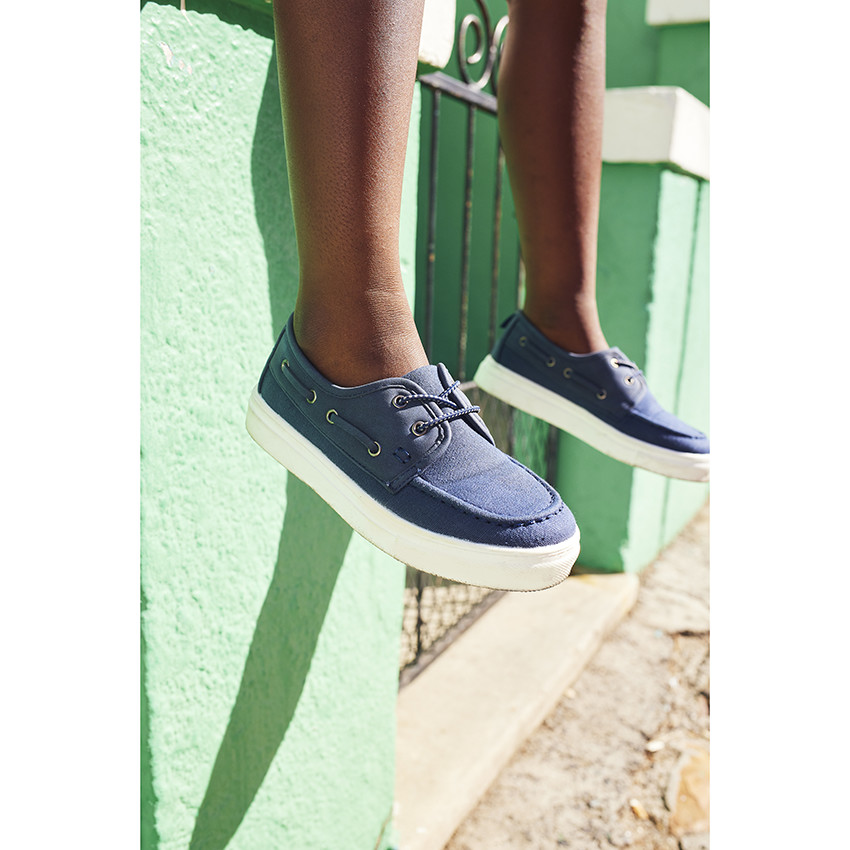 Zapatillas bajas de barco bi-materia con cordones elásticos para niño 