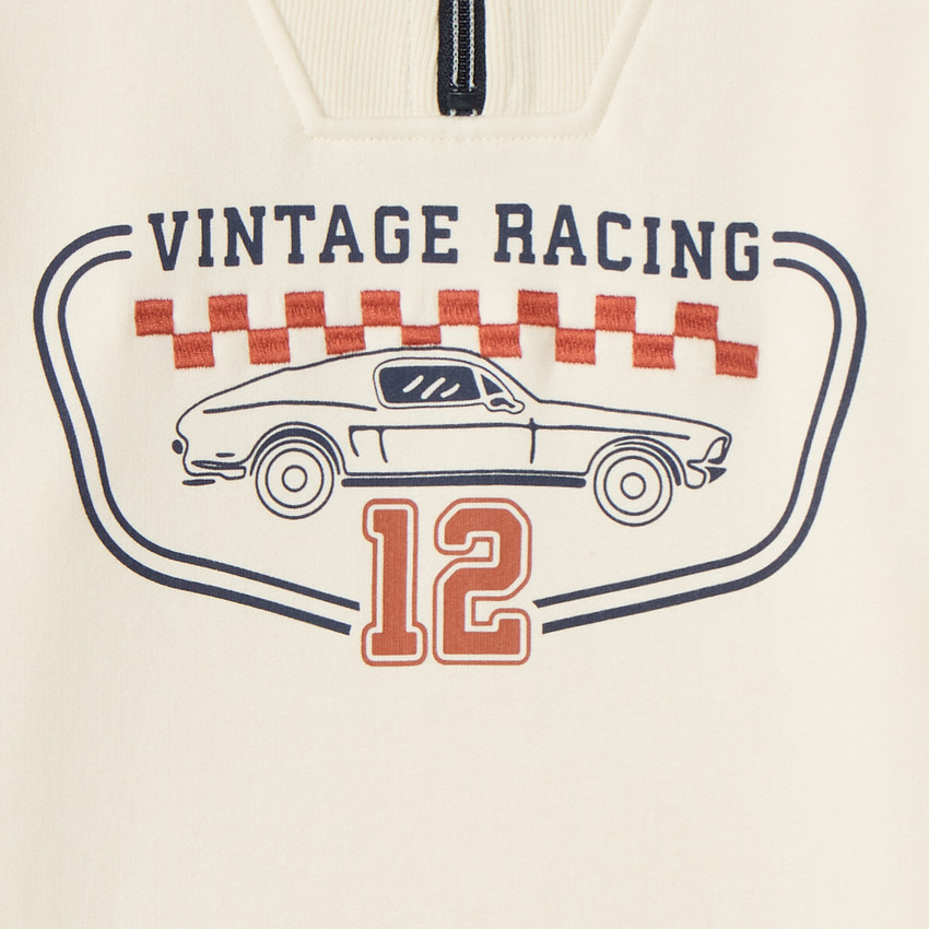 Sudadera con cuello zip niño con diseño vintage de carreras. 