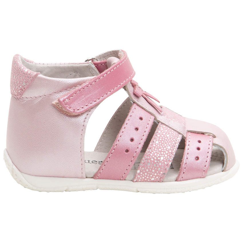 Sandalias de piel rosa irisado con tira de velcro  